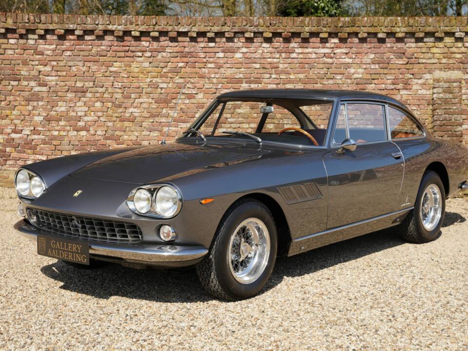 Image 36/50 of Ferrari 330 GT 2+2 (1965)