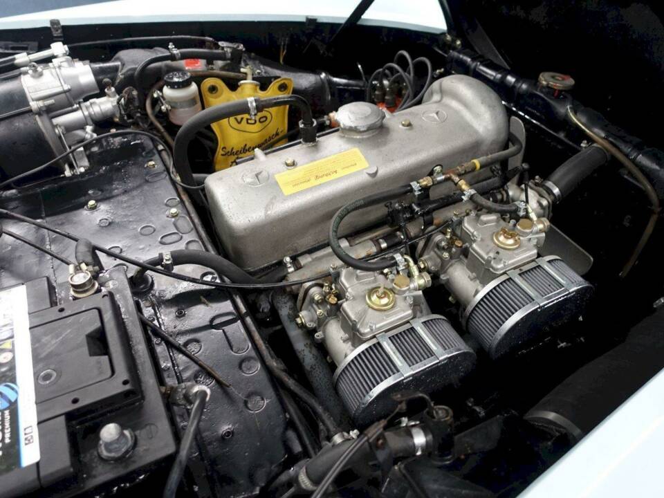 Image 32/43 of Mercedes-Benz 190 SL (1957)