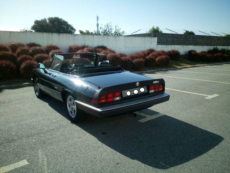 Bild 4/8 von Alfa Romeo 1.6 Spider (1989)