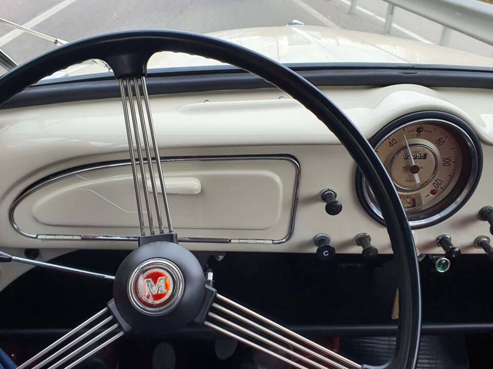 Image 26/66 of Morris Minor 1000 Tourer (1961)