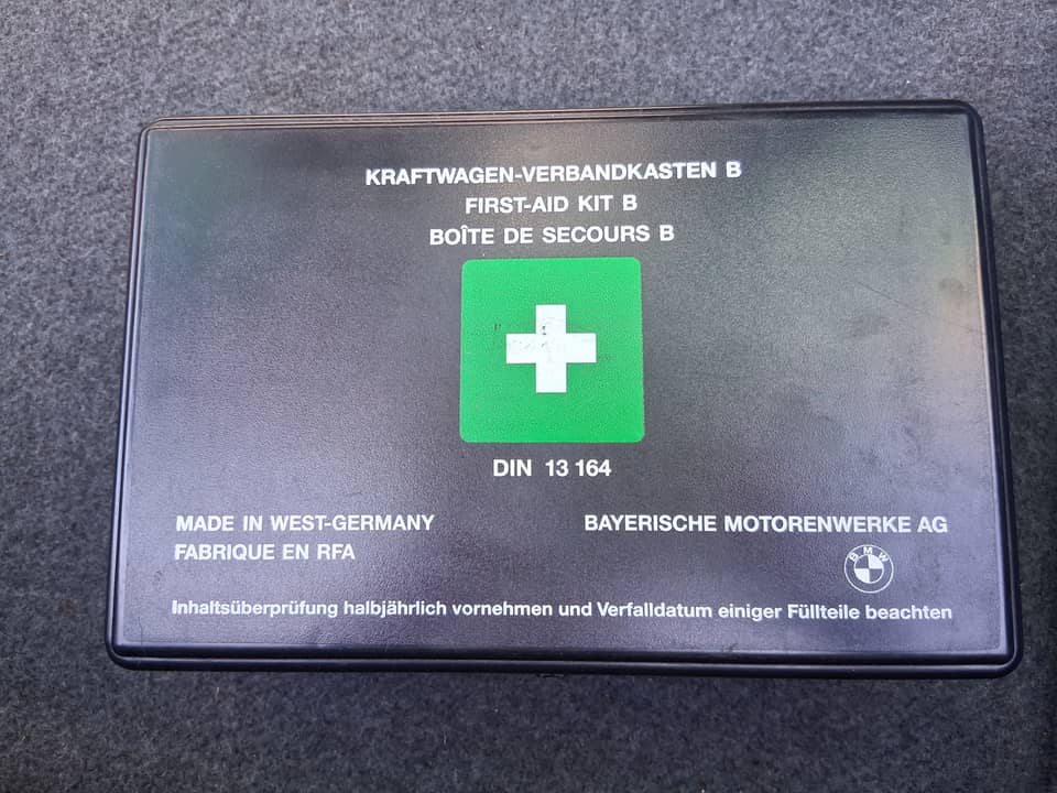 Image 11/18 of BMW 318i (1992)