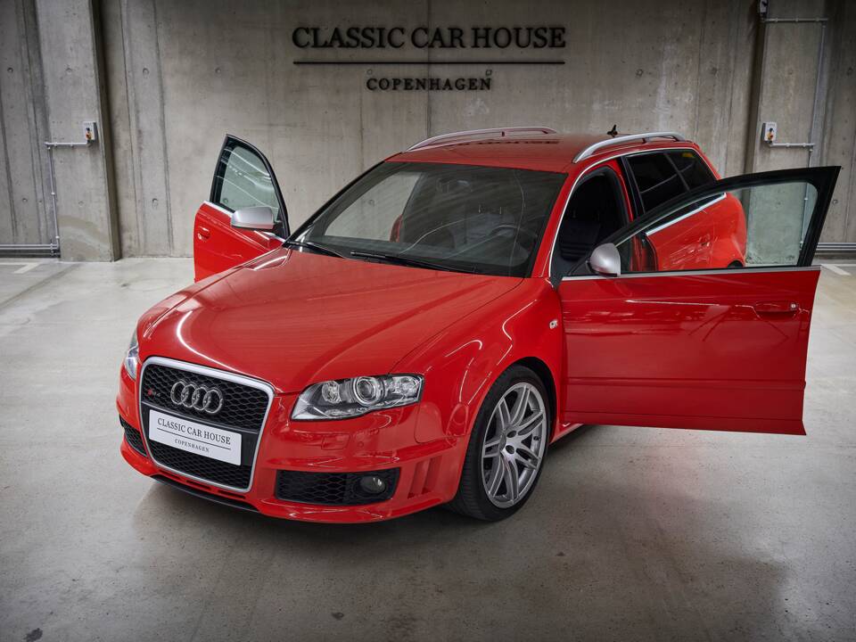 Image 17/95 of Audi RS4 Avant (2006)