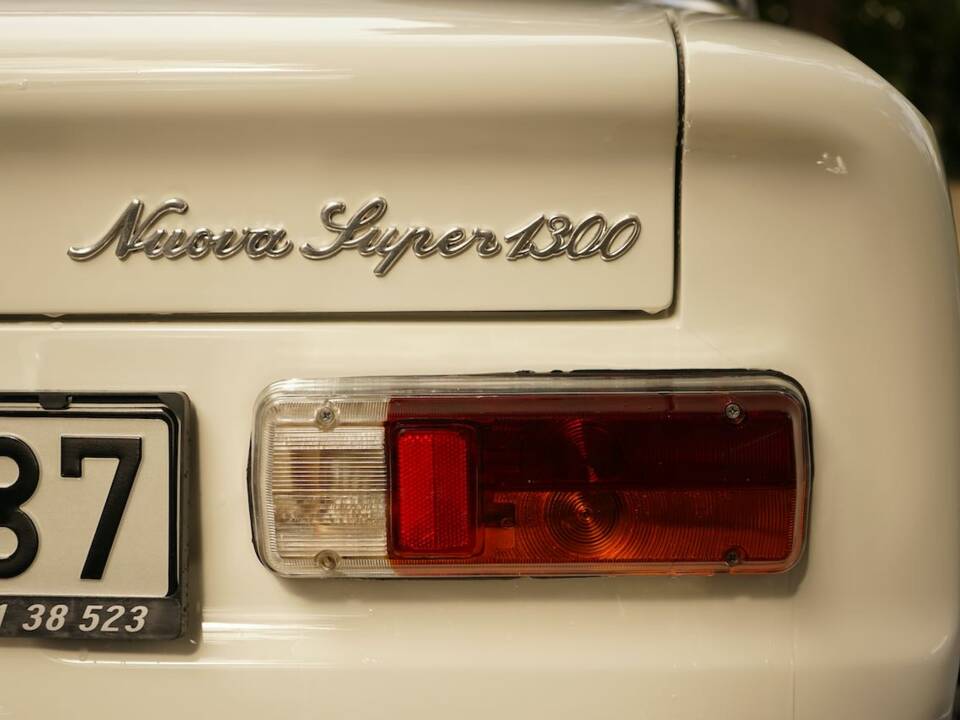 Image 7/100 of Alfa Romeo Giulia Nuova Super 1300 (1977)