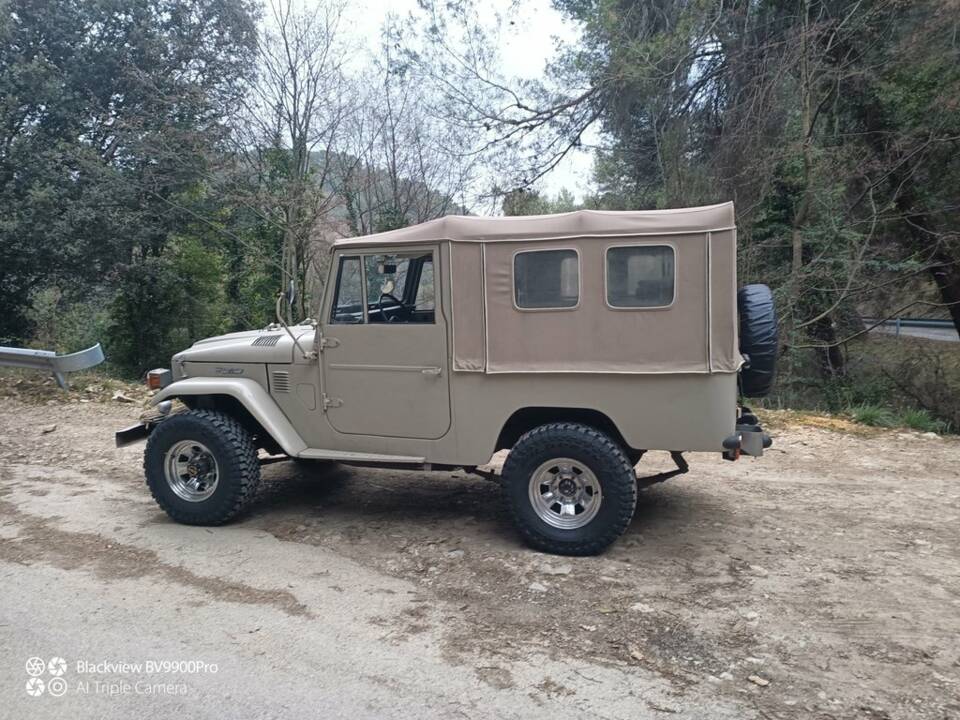 Image 5/6 of Toyota Land Cruiser FJ 43 (1975)