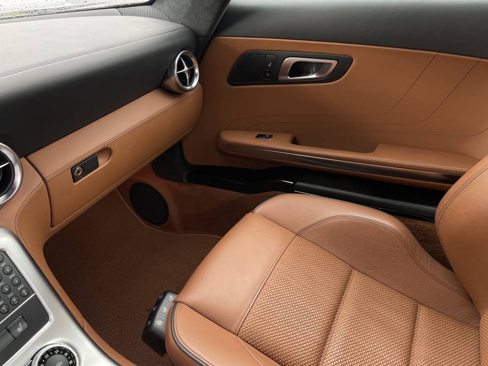 Afbeelding 23/26 van Mercedes-Benz SLS AMG (2011)