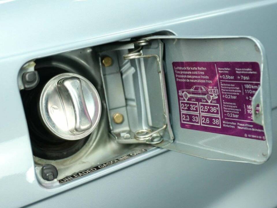 Image 25/30 of Mercedes-Benz 380 SL (1985)