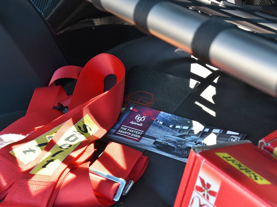 Bild 10/16 von Abarth 695 Biposto (2016)