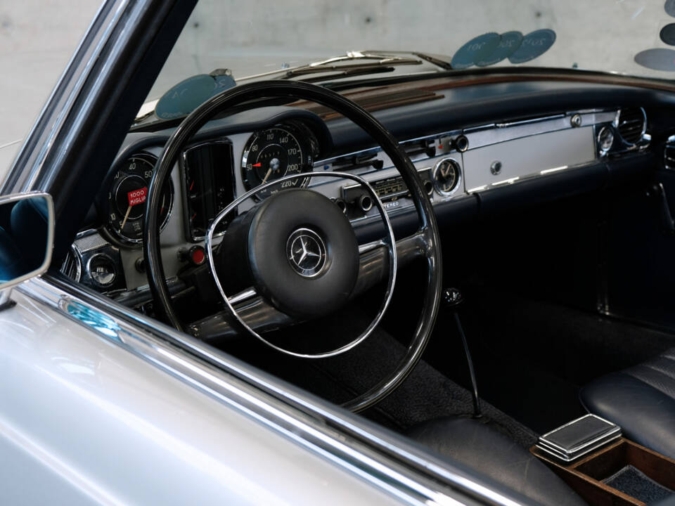 Immagine 13/24 di Mercedes-Benz 280 SL (1970)