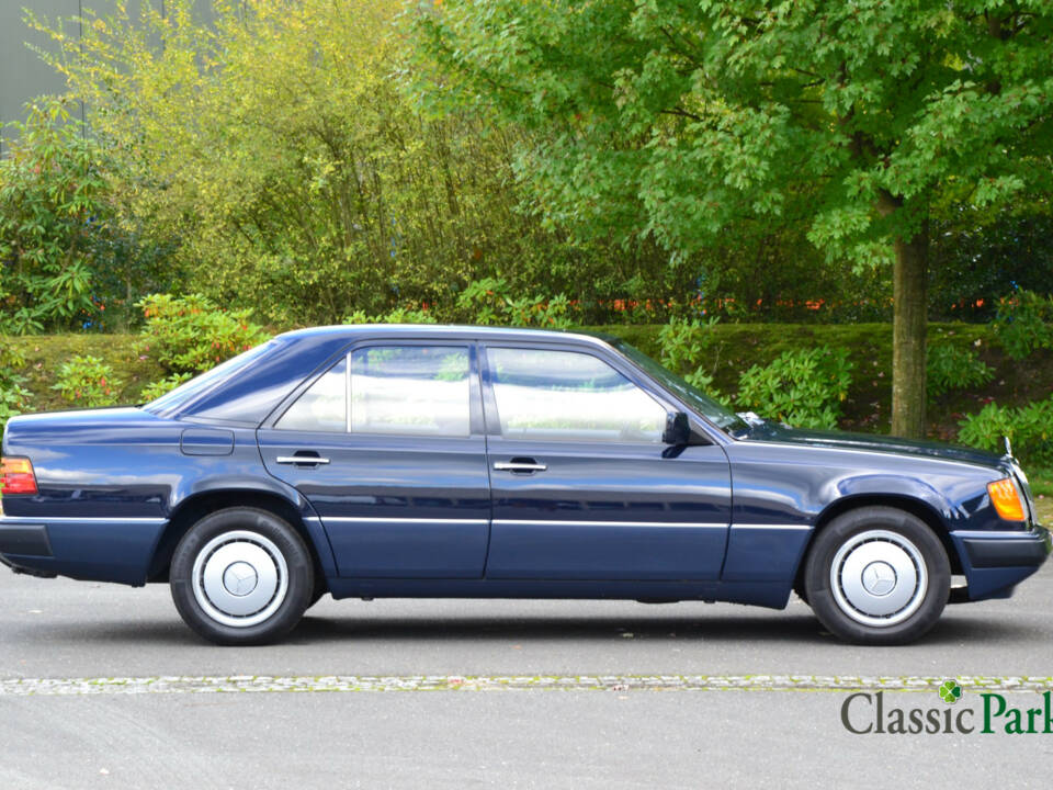 Imagen 6/50 de Mercedes-Benz 200 E (1991)