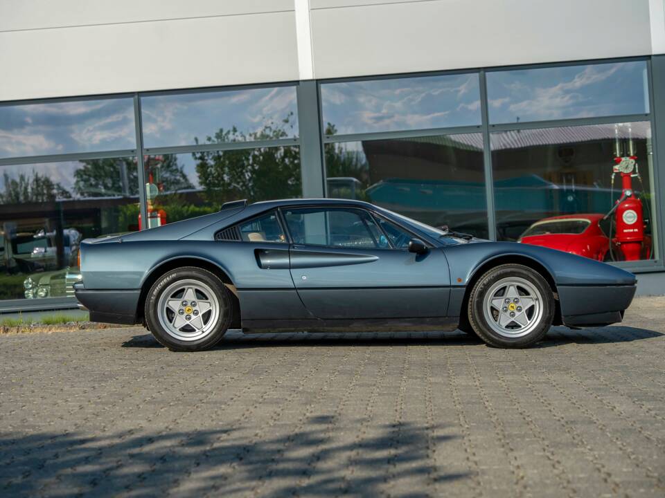Image 28/36 de Ferrari 328 GTB (1986)