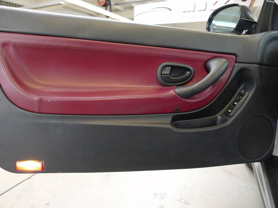 Imagen 21/32 de Peugeot 406 Coupé 2.0 16V (2000)