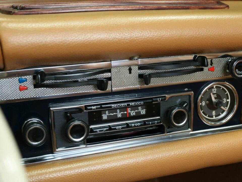 Image 15/30 of Mercedes-Benz 280 SL (1968)
