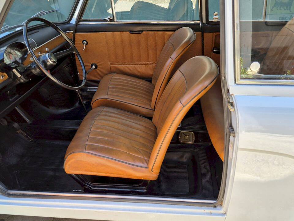 Image 16/43 of Autobianchi Bianchina Panoramica (1969)