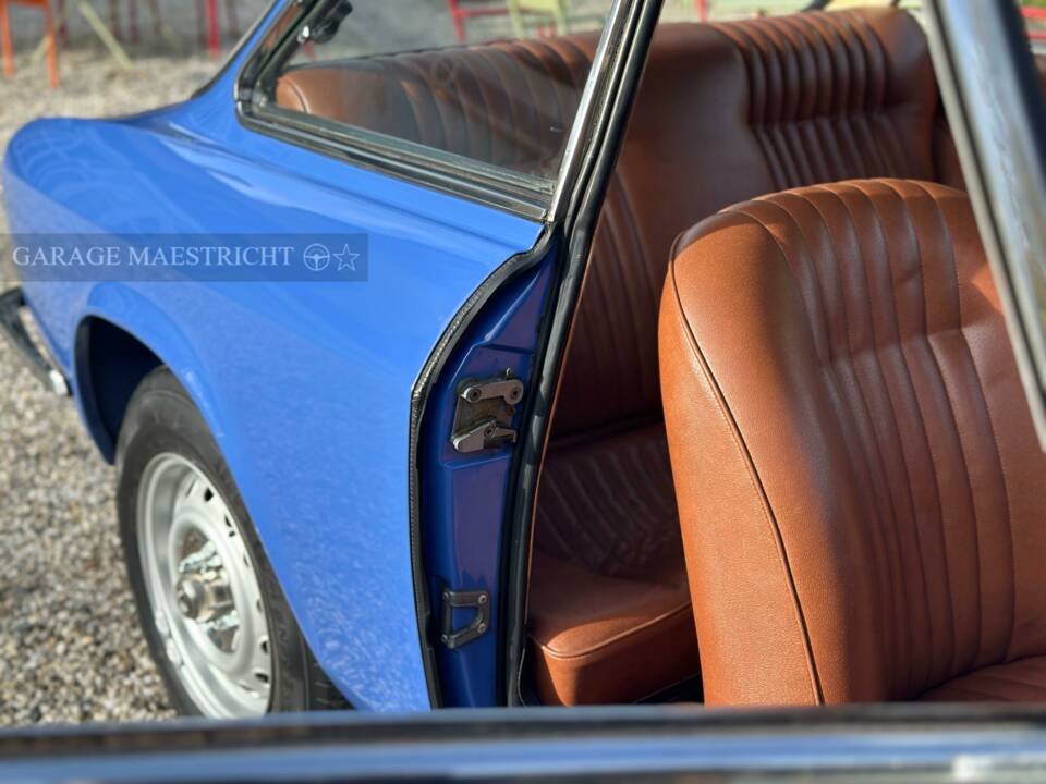 Bild 67/100 von Alfa Romeo Giulia GT 1300 Junior (1973)