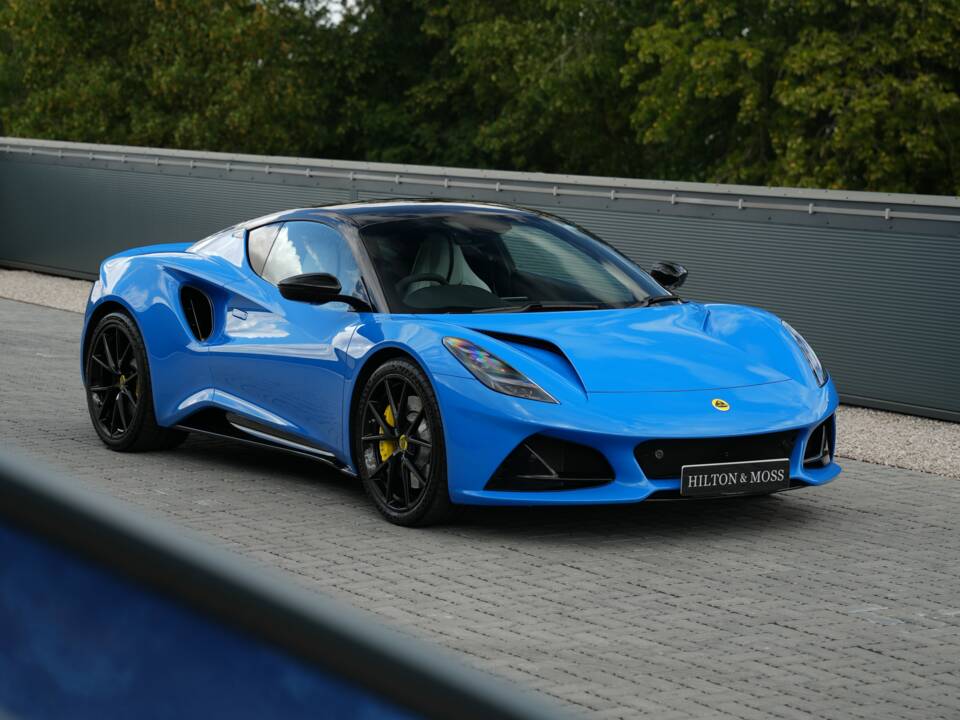 Image 11/50 of Lotus Emira "First Edition" (2022)