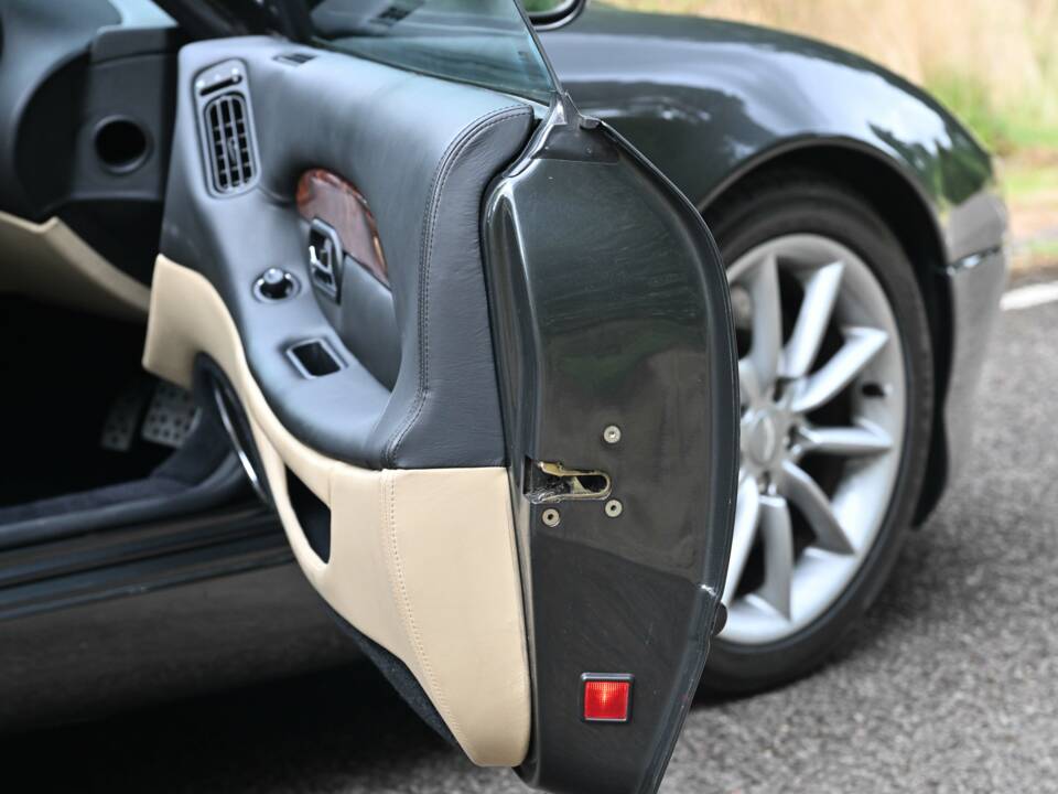 Image 39/50 de Aston Martin DB 7 Vantage (2002)