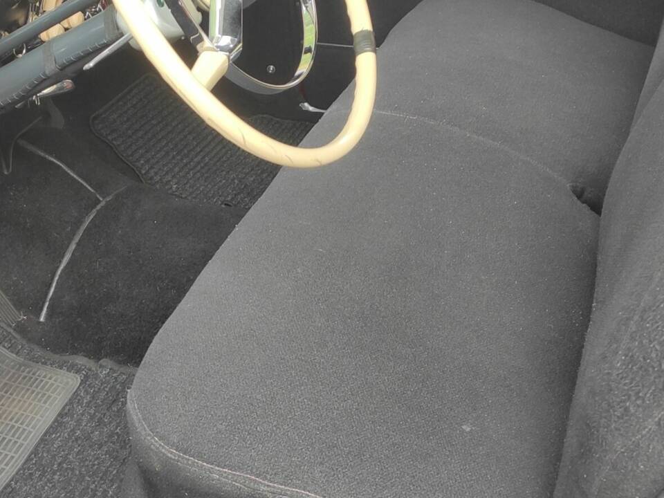 Image 2/8 of Chevrolet Deluxe Styleline (1950)