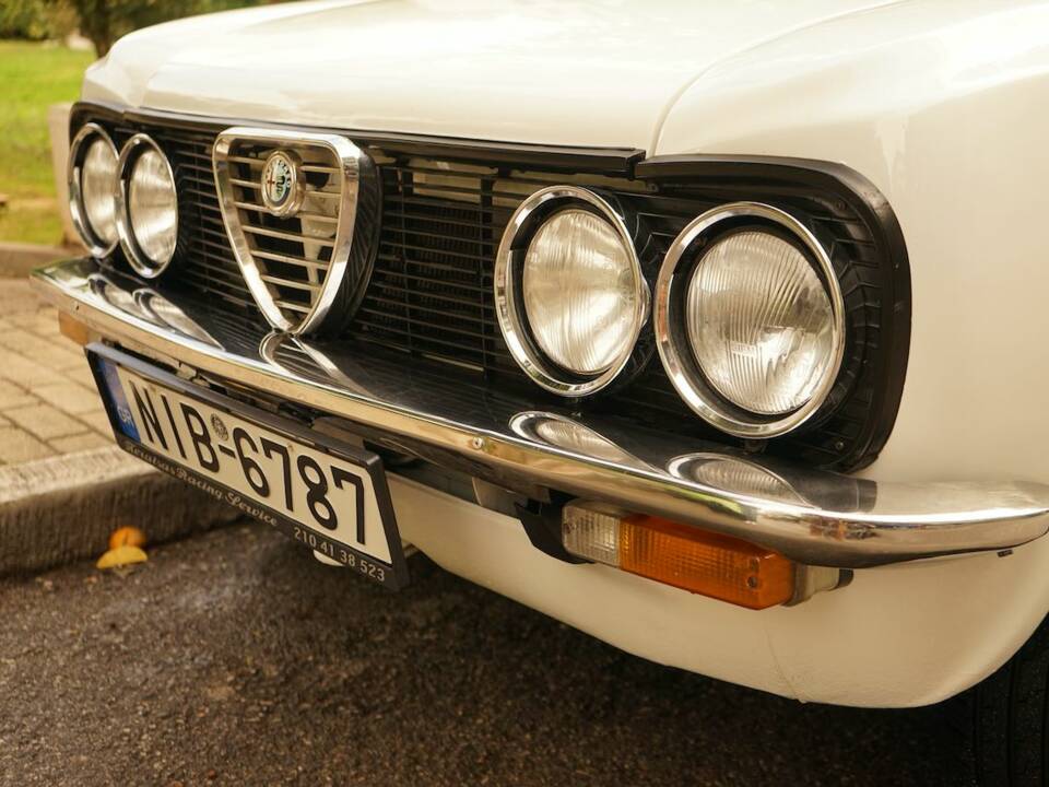 Image 16/100 of Alfa Romeo Giulia Nuova Super 1300 (1977)