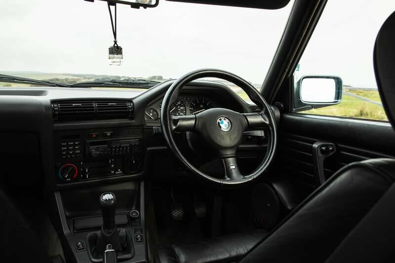 Image 3/50 of BMW 325i (1990)