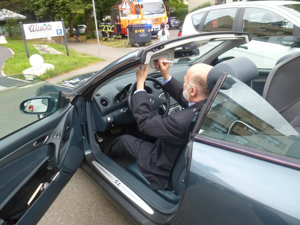 Image 26/26 de Mercedes-Benz SL 350 (2004)