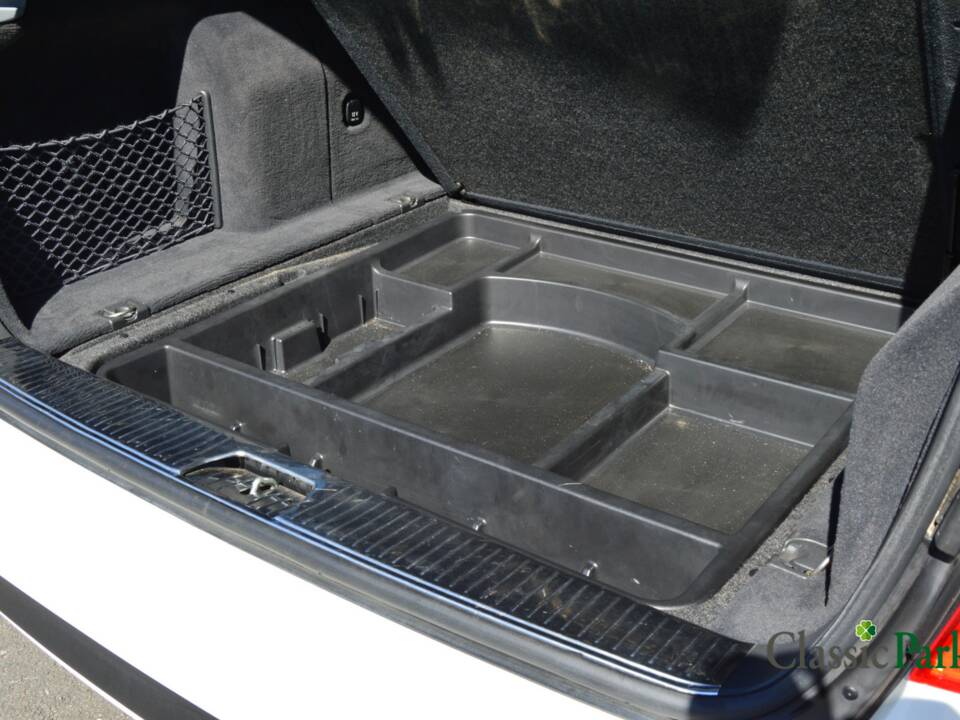 Image 45/50 of Mercedes-Benz E 500 T (2004)