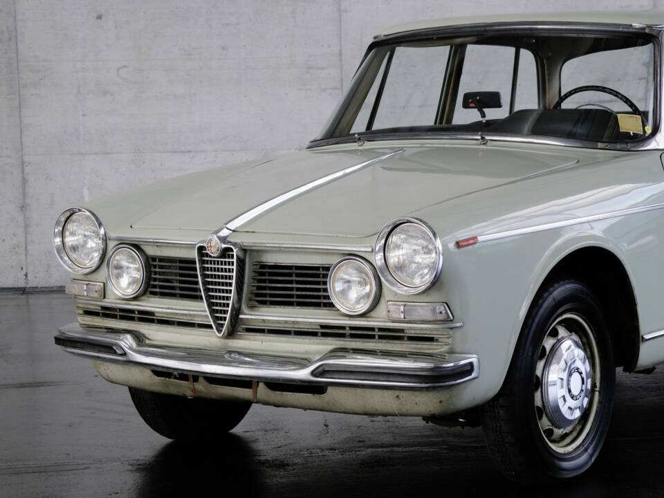 Image 7/48 of Alfa Romeo 2600 Berlina (1962)