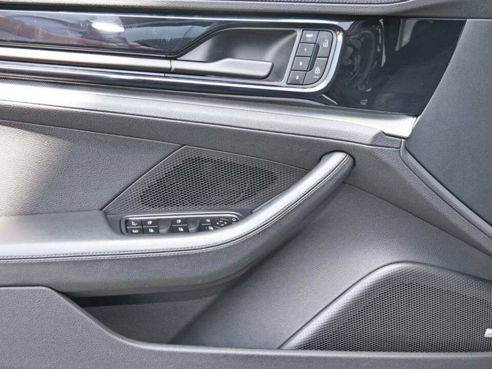 Image 8/10 of Porsche Panamera 4 E-Hybrid (2024)