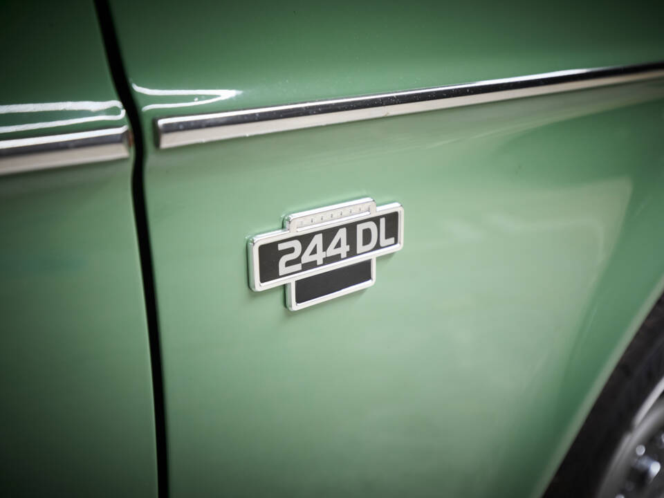 Bild 25/98 von Volvo 244 DL (1975)