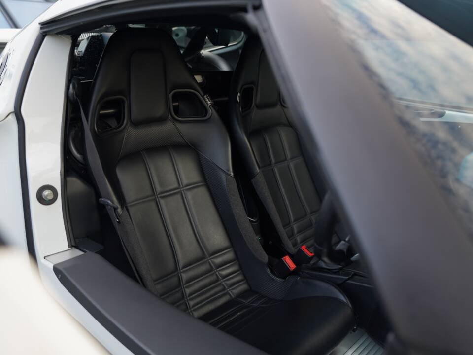 Image 13/50 of Lotus Exige S 240 (2010)