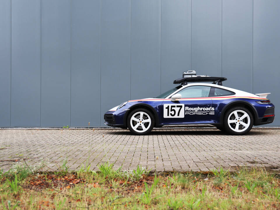 Image 24/74 of Porsche 911 Dakar (2023)