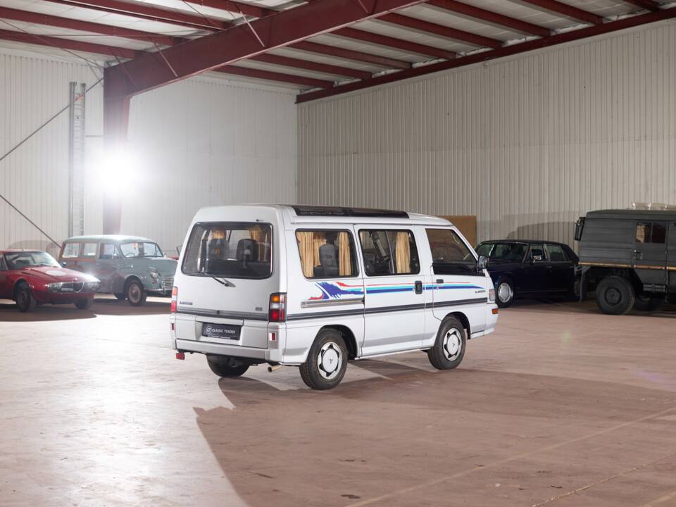 Bild 8/65 von Mitsubishi L300 (1993)