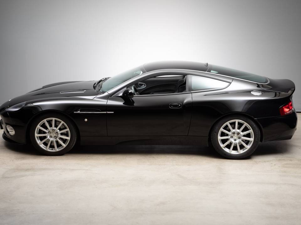 Imagen 7/47 de Aston Martin V12 Vanquish S Ultimate Edition (2010)