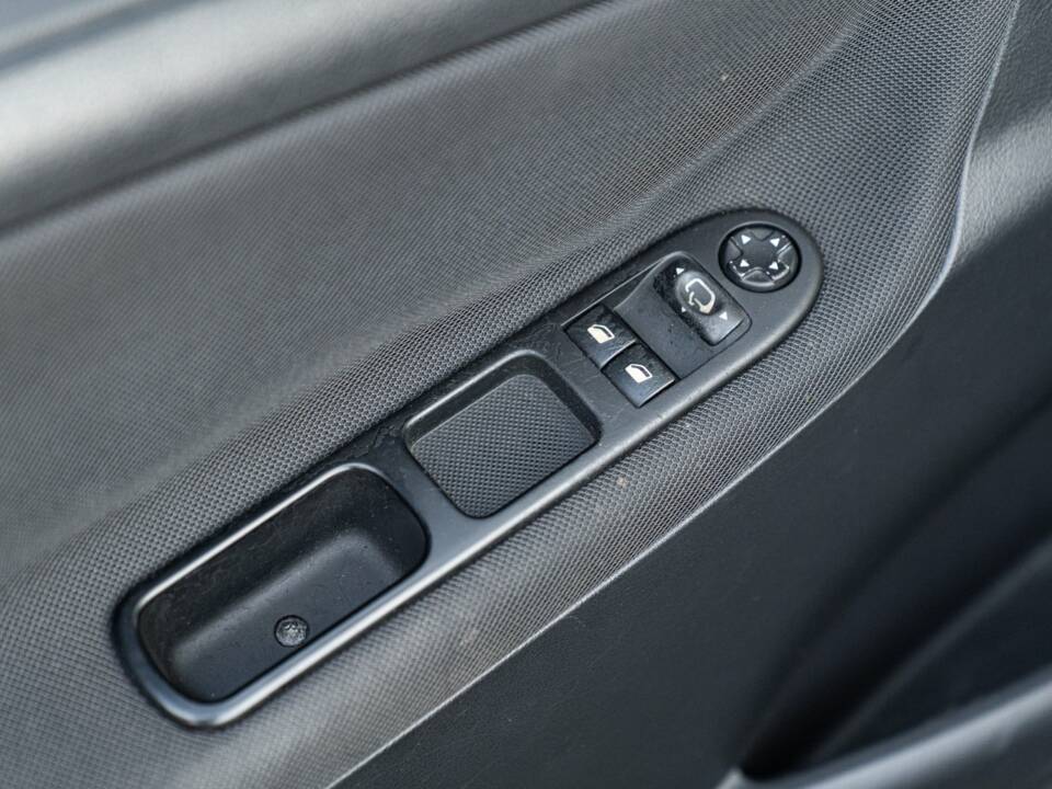 Image 46/50 of Peugeot 207 CC 1.6 VTi (2008)
