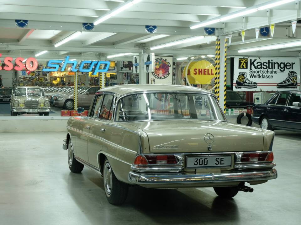 Image 10/50 of Mercedes-Benz 300 SE (1964)