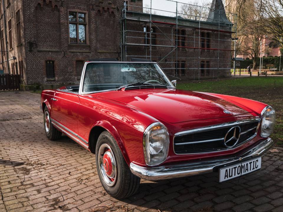 Image 4/50 of Mercedes-Benz 230 SL (1966)