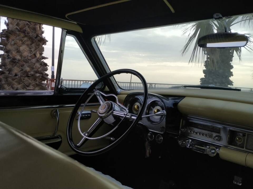 Bild 4/50 von Chrysler New Yorker (1954)