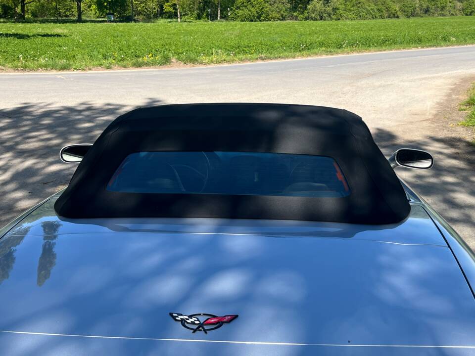 Image 15/50 of Chevrolet Corvette (2001)