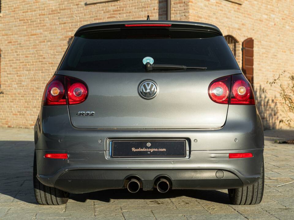 Immagine 8/50 di Volkswagen Golf V 3.2 R32 (2009)