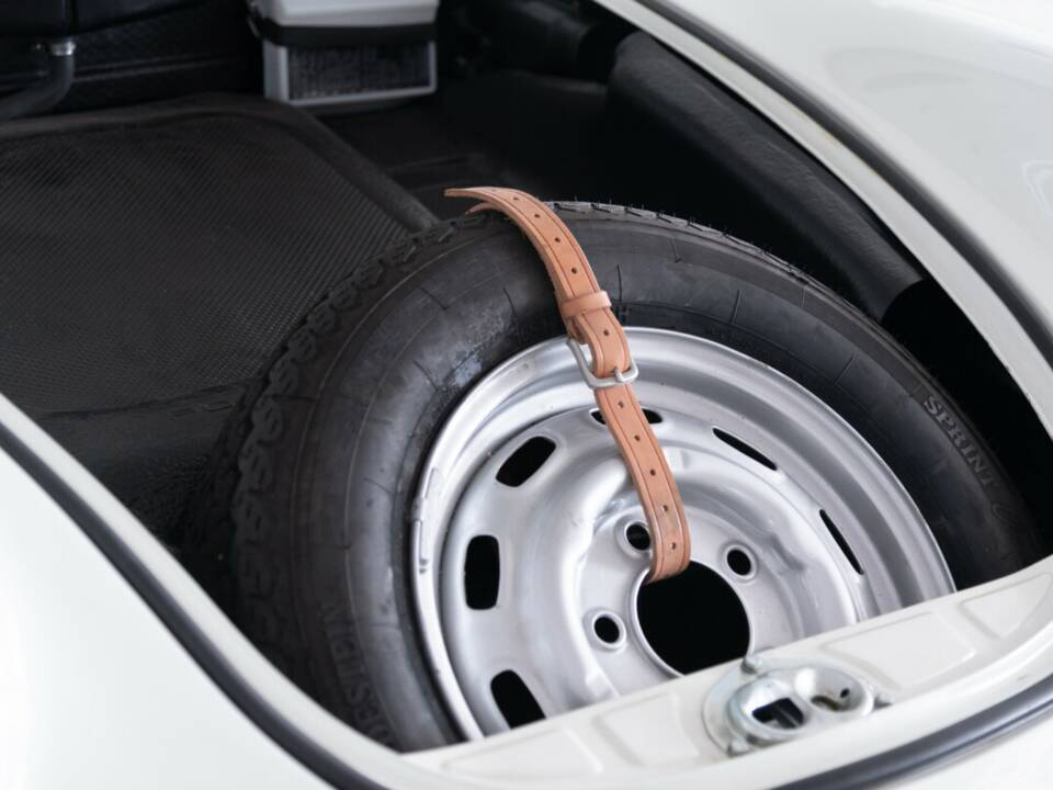 Image 32/37 of Porsche 356 C 1600 SC (1964)