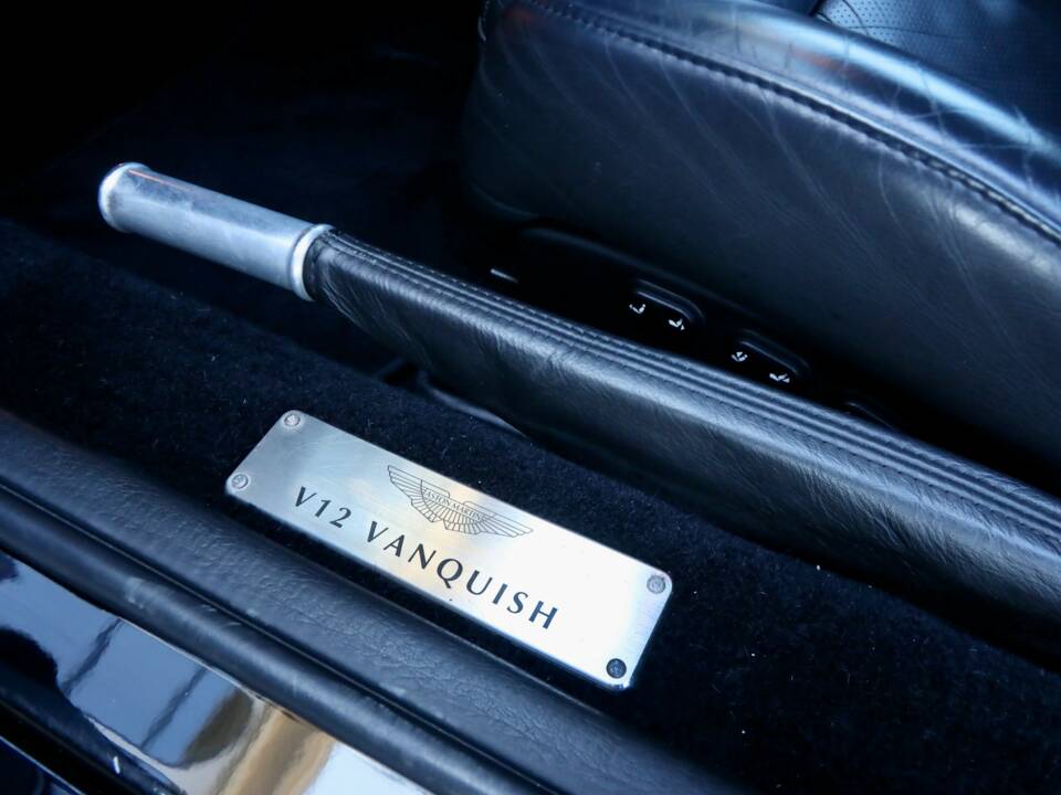Image 38/50 of Aston Martin V12 Vanquish (2002)