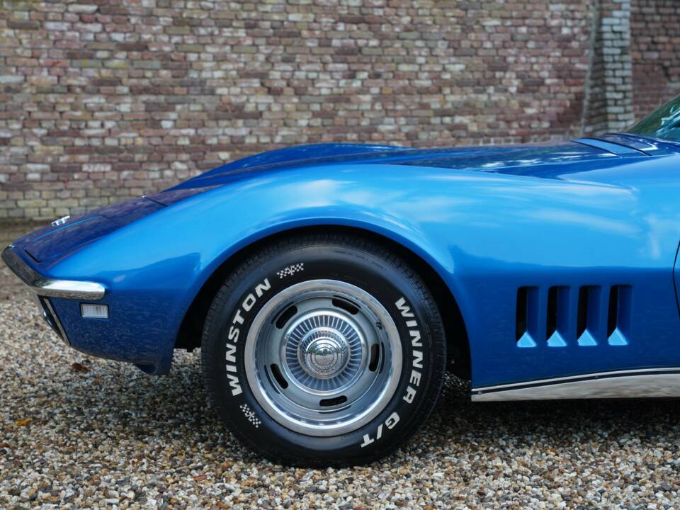 Image 12/50 of Chevrolet Corvette Stingray (1968)