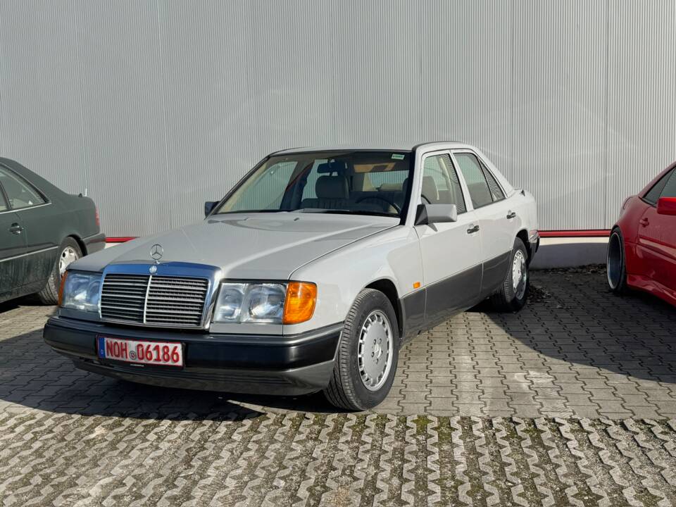 Bild 2/51 von Mercedes-Benz 300 D Turbo (1991)