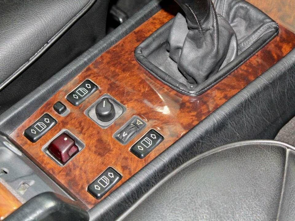 Image 16/20 of Mercedes-Benz 300 CE-24 (1996)