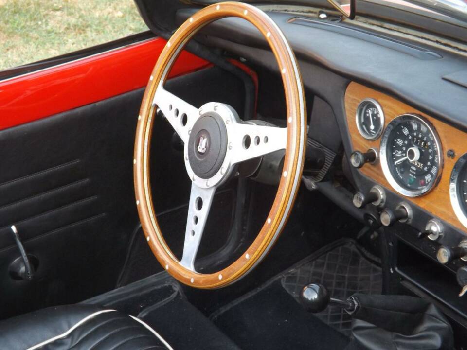 Image 40/50 of Triumph Spitfire Mk III (1968)