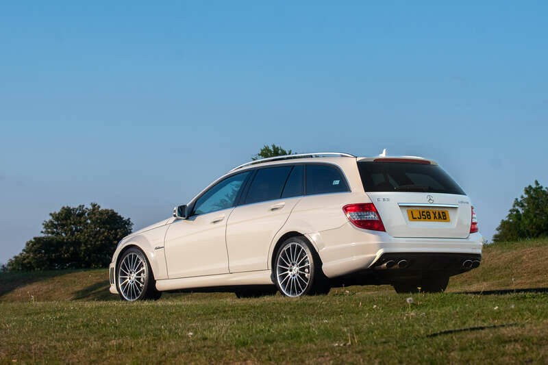 Immagine 31/50 di Mercedes-Benz C 63 AMG T (2009)