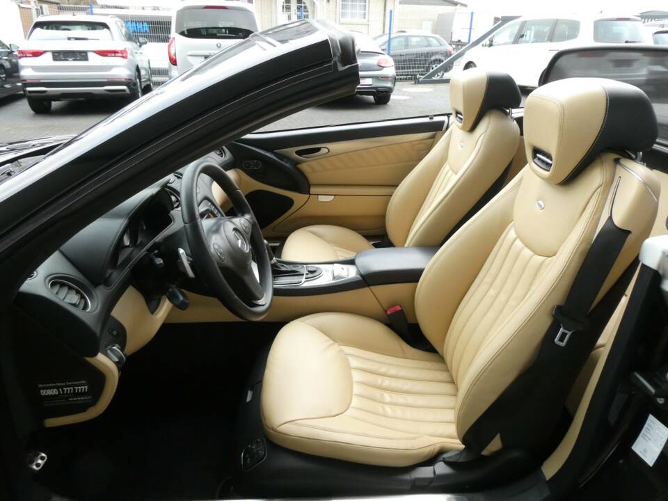 Bild 10/18 von Mercedes-Benz SL 500 (2009)