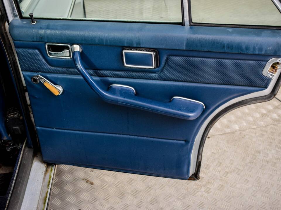 Image 46/50 of Mercedes-Benz 240 D (1976)