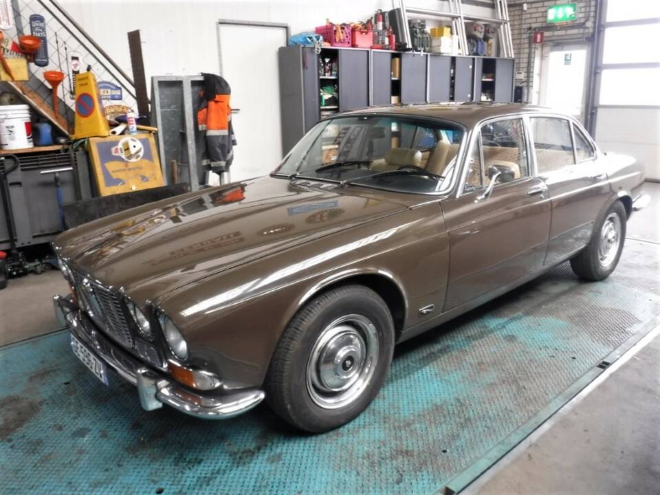 Afbeelding 2/50 van Jaguar XJ 6 4.2 (1973)