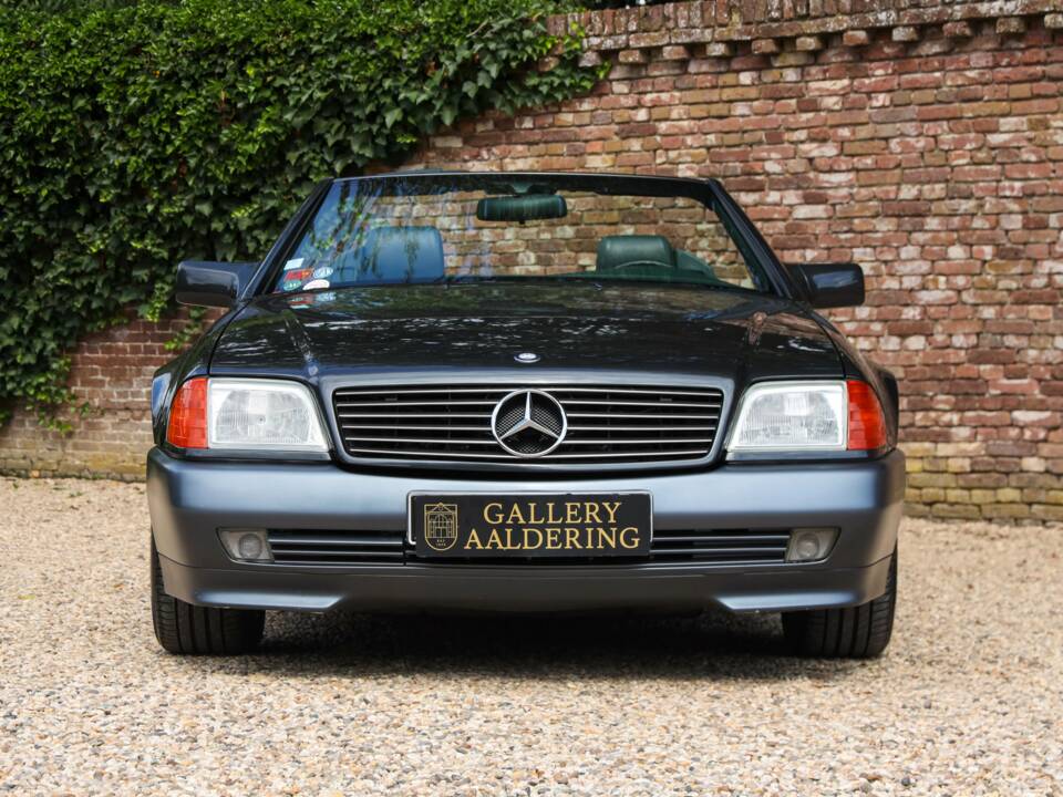 Image 26/50 of Mercedes-Benz 500 SL (1992)