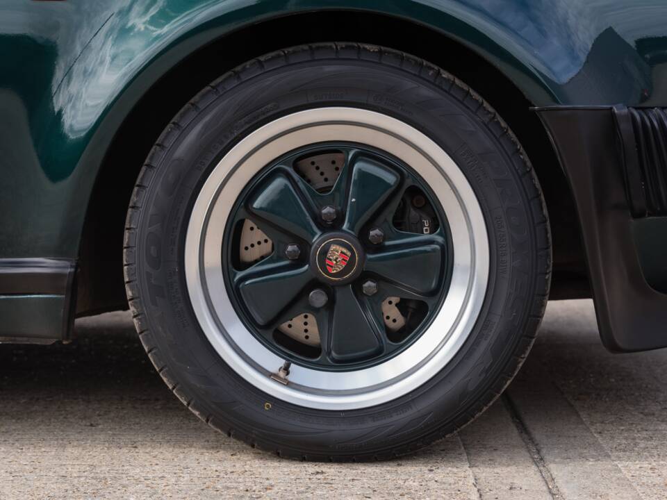Image 50/52 of Porsche 911 Carrera 3.2 (1989)